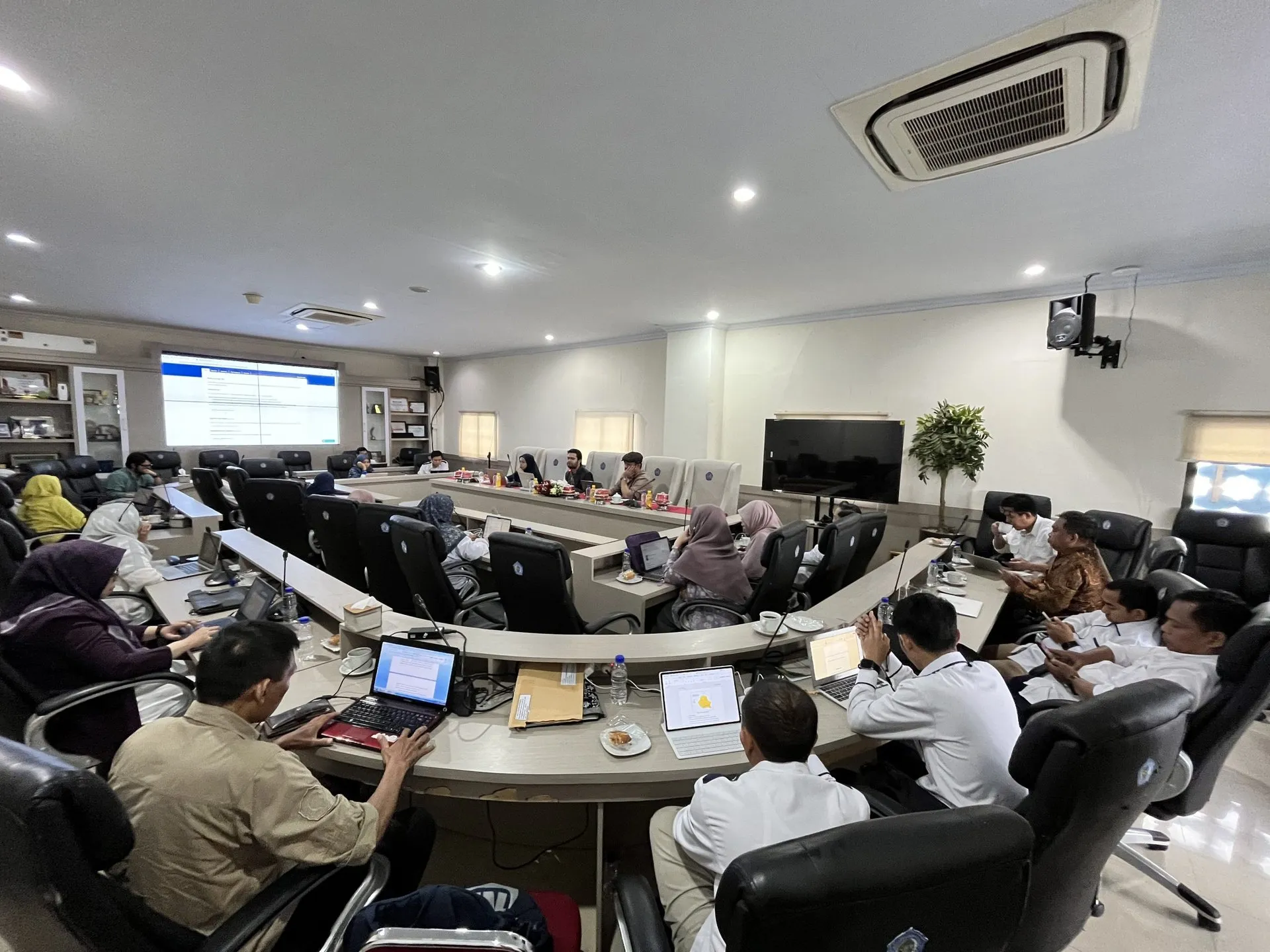 Hari ke-2 : Unismuh Makassar Perkuat Pendampingan Penulisan Book Chapter Springer